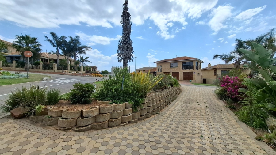 4 Bedroom Property for Sale in Menkenkop Western Cape